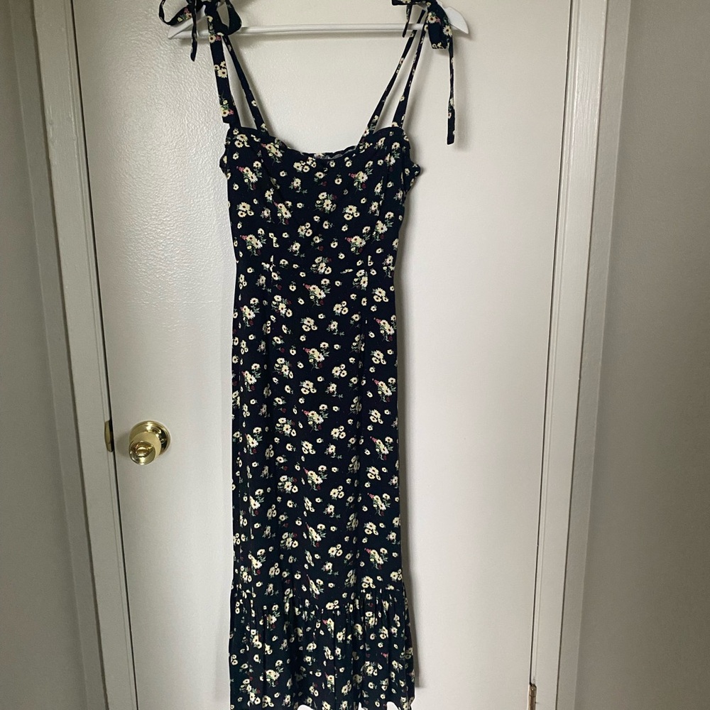 Forever 21 Black and White Sleeveless Maxi Sundress